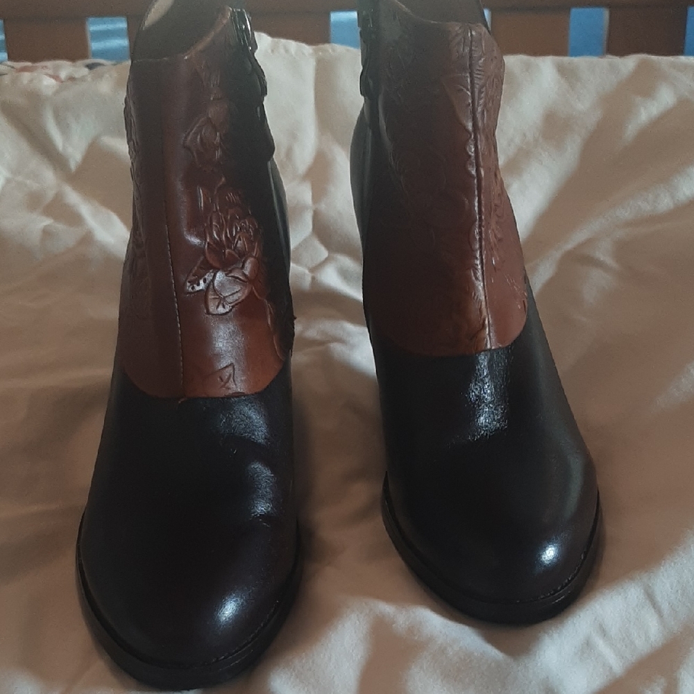 L'artisre Chic Black and Brown Ankle Boots